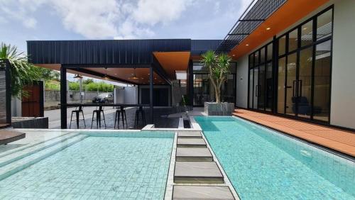 Kolam renang di atau dekat dengan Kompletia Pool villa