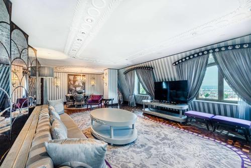 TV o dispositivi per l'intrattenimento presso Wyndham Grand Istanbul Kalamış Marina Hotel