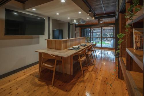 a dining room with a long table and chairs at 宿すごろく in Nagahama