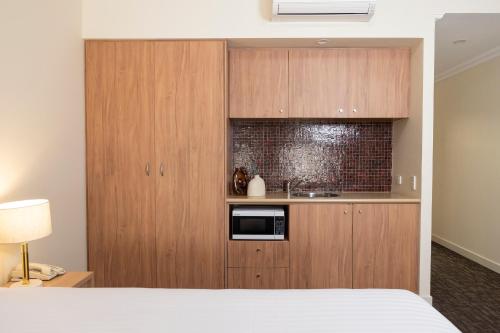 Cuisine ou kitchenette dans l'établissement Rydges Kalgoorlie