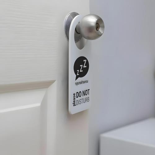 a do not disturb sign on a bathroom door at GO INN BTS Nana Sukhumvit Soi 3 x โกอินน์ บีทีเอส นานา ซอย 3 in Makkasan