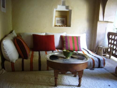a living room with a couch and a coffee table at Dar Zahia in Taroudant