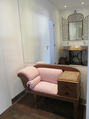 a living room with a couch and a mirror at Aldeamento Turístico do Camarido, Nature & Beach Resort in Caminha