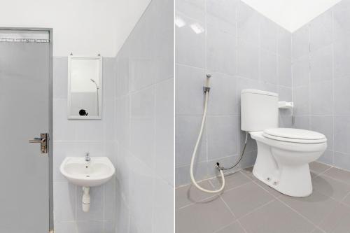 a bathroom with a toilet and a sink at Hotel O Kaliurang Near Gunung Merapi Kaliurang in Yogyakarta