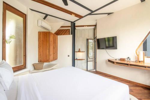 Postel nebo postele na pokoji v ubytování Modern 1-br Loft With Art Deco Vibe Shared Pool