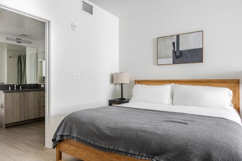 a bedroom with a large bed and a mirror at Blueground San Pedro wd nr USS Iowa LAX-1317 in Los Angeles