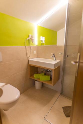 a bathroom with a sink and a shower at Residence Sardis in Castelbello-ciardes