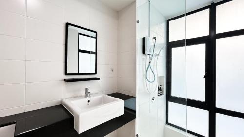 Ένα μπάνιο στο Trefoil by Manhattan Group