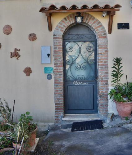 a blue door on the side of a building at ViDa Home in Castelmola