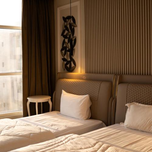 Ένα ή περισσότερα κρεβάτια σε δωμάτιο στο SUPER DELUXE apartement شقة ديلوكس بإطلالة بحرية