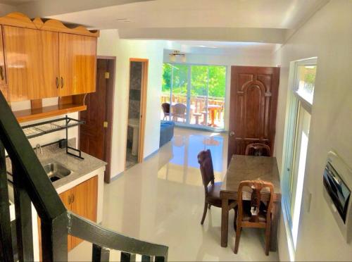 Kuchyň nebo kuchyňský kout v ubytování SeaShore Garden Resort