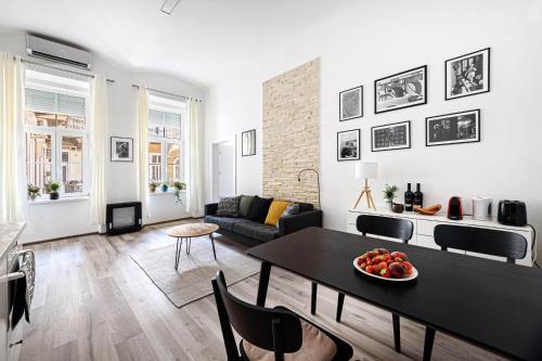 Chic 2BR Flat near the Opera