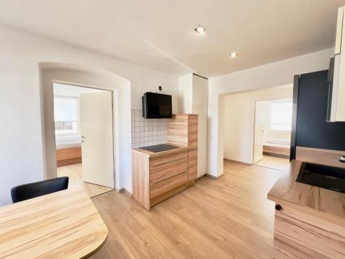 Central 4 Room Apartment MINIMUM STAY 30 DAYs