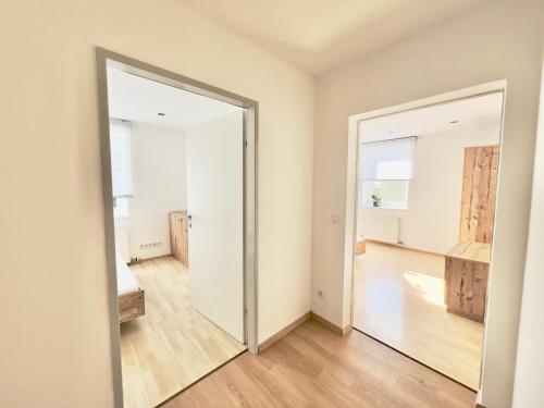 Central 4 Room Apartment MINIMUM STAY 30 DAYs
