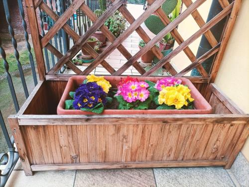 a wooden box with colorful flowers in it at Le Colline di Maggiora B&B in Maggiora