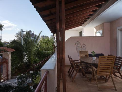 Evi's Voula Home