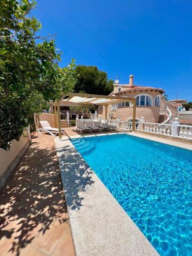 Relaxdiversión en Villa Piscina bbq y cocina ext