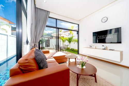 Televisyen dan/atau pusat hiburan di Goldena Twin Private Pool Villas