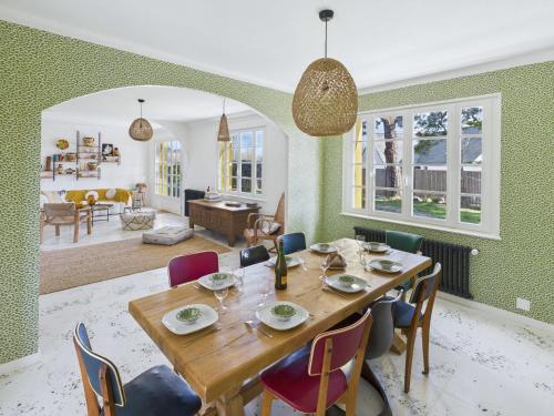 Maison pour 8 - Piscine chauffée - 800m de la plage