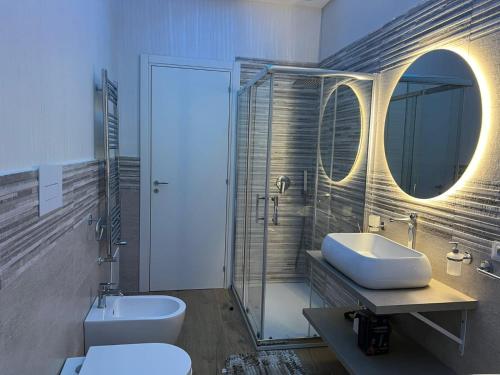 Ένα μπάνιο στο INFINITY Luxury Apartment