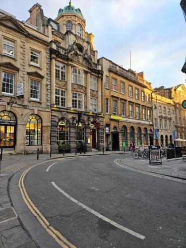 City Centre Location on Corn Street studio photo 18