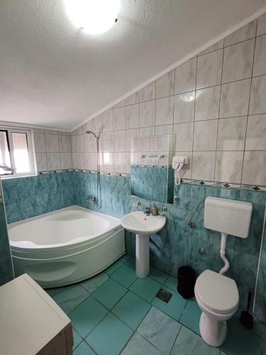 Et badeværelse på Villa Contact