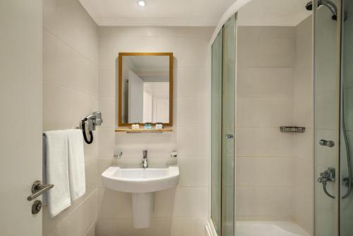 a bathroom with a sink and a shower at Unique Residence Hotel Golf and Spa in Soke