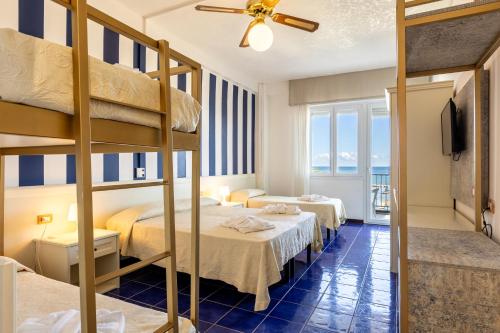 Postel nebo postele na pokoji v ubytování Hotel Caravelle