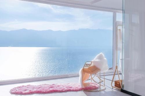a room with a window with a view of the ocean at Dali Mermaid Seascape Resort Hotel in Dali