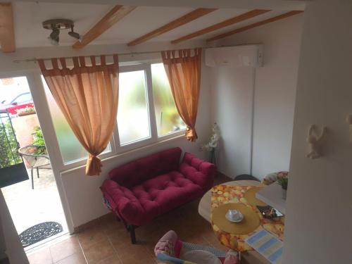 Sunny Charming Apartment