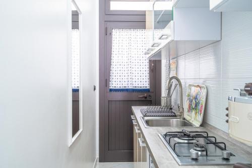 Η κουζίνα ή μικρή κουζίνα στο Casa Vacanze Blu Cobalto
