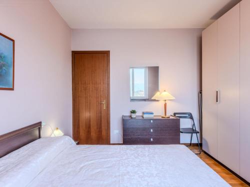 Ένα ή περισσότερα κρεβάτια σε δωμάτιο στο Apartment Lella by Interhome