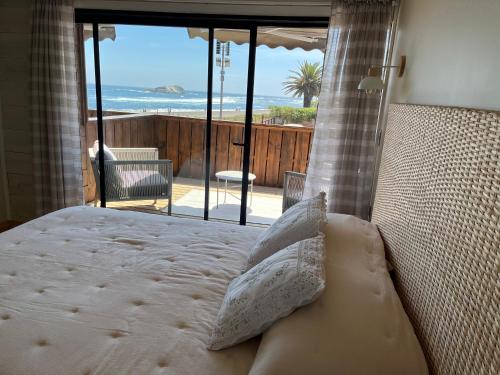 a bedroom with a bed with a view of the ocean at Hotel Pacífico in Matanzas