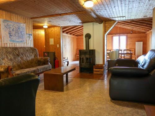 Χώρος καθιστικού στο Apartment Chalet Anthamatten-2 by Interhome