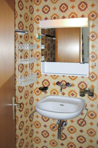 Koupelna v ubytování Apartment Muotta Sulegl 4 by Interhome