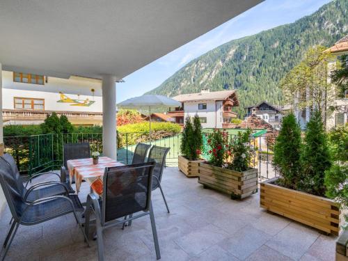 Apartment Rosa-3 by Interhome