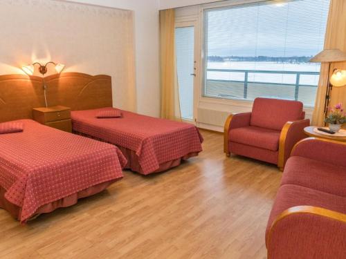 Posezení v ubytování Holiday Home Hotelli terme- room 312 by Interhome