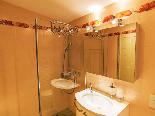 Apartment Cristal-10 by Interhome