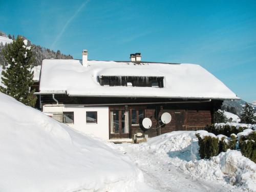 Apartment Chalet Anthamatten-1 by Interhome durante el invierno