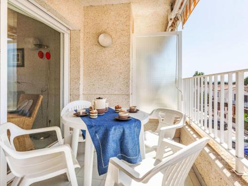 Apartment Apartaments Blau Mar by Interhome
