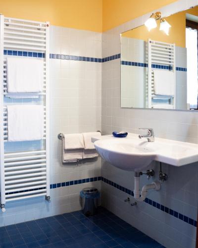 a bathroom with a sink and a mirror at Agriturismo Da Celestina in Arzignano