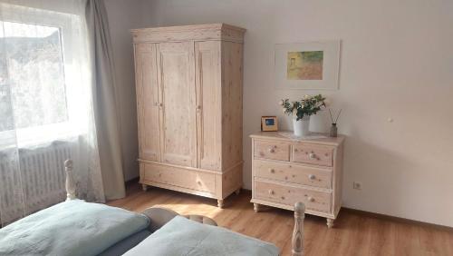 Postel nebo postele na pokoji v ubytování Schöne Zeiten Ferienwohnung, 80qm