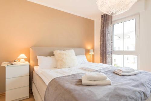 a bedroom with a bed with two towels on it at Apprtementhaus Victoria - WE B 06 - Stranddüne in Sassnitz