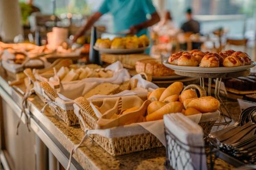 Makanan di atau berdekatan hotel
