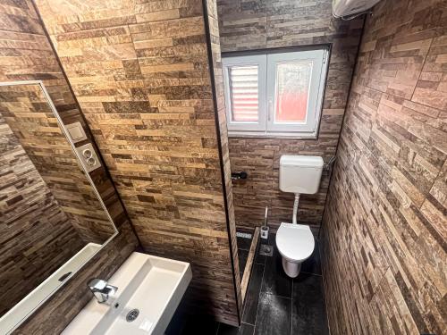 Kúpeľňa v ubytovaní Mila Pet friendly holiday house with private place on the beach