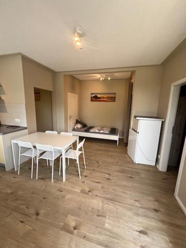 Η κουζίνα ή μικρή κουζίνα στο Beach Monteur Apartment