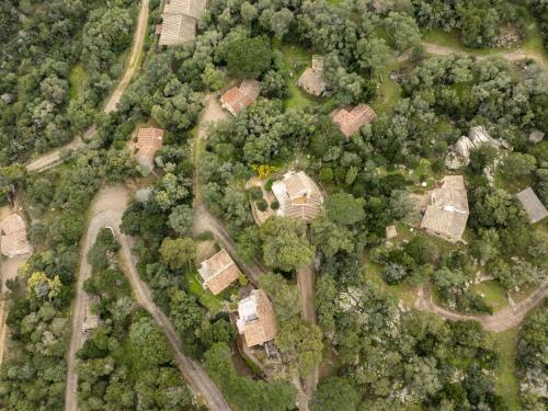 une vue aérienne d'une maison dans les bois dans l'établissement Holiday Home Casa Lavezzi by Interhome, à Bonifacio