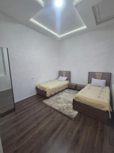 Postel nebo postele na pokoji v ubytování Uyut Hostel
