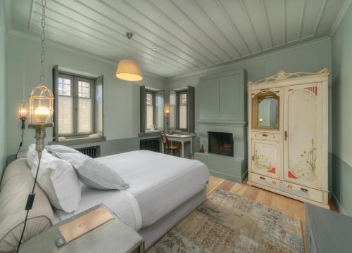 A bed or beds in a room at "Apeiros Chora" Hotel, Zagori