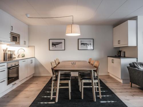 Kuchyň nebo kuchyňský kout v ubytování Apartment Trillevallen 8 by Interhome